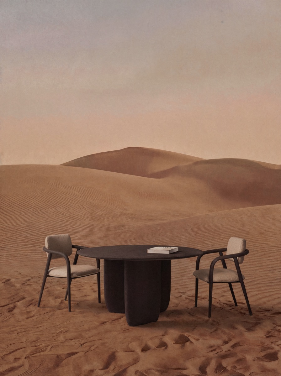 Maru ダイニングテーブル with Yume Chairs in desert