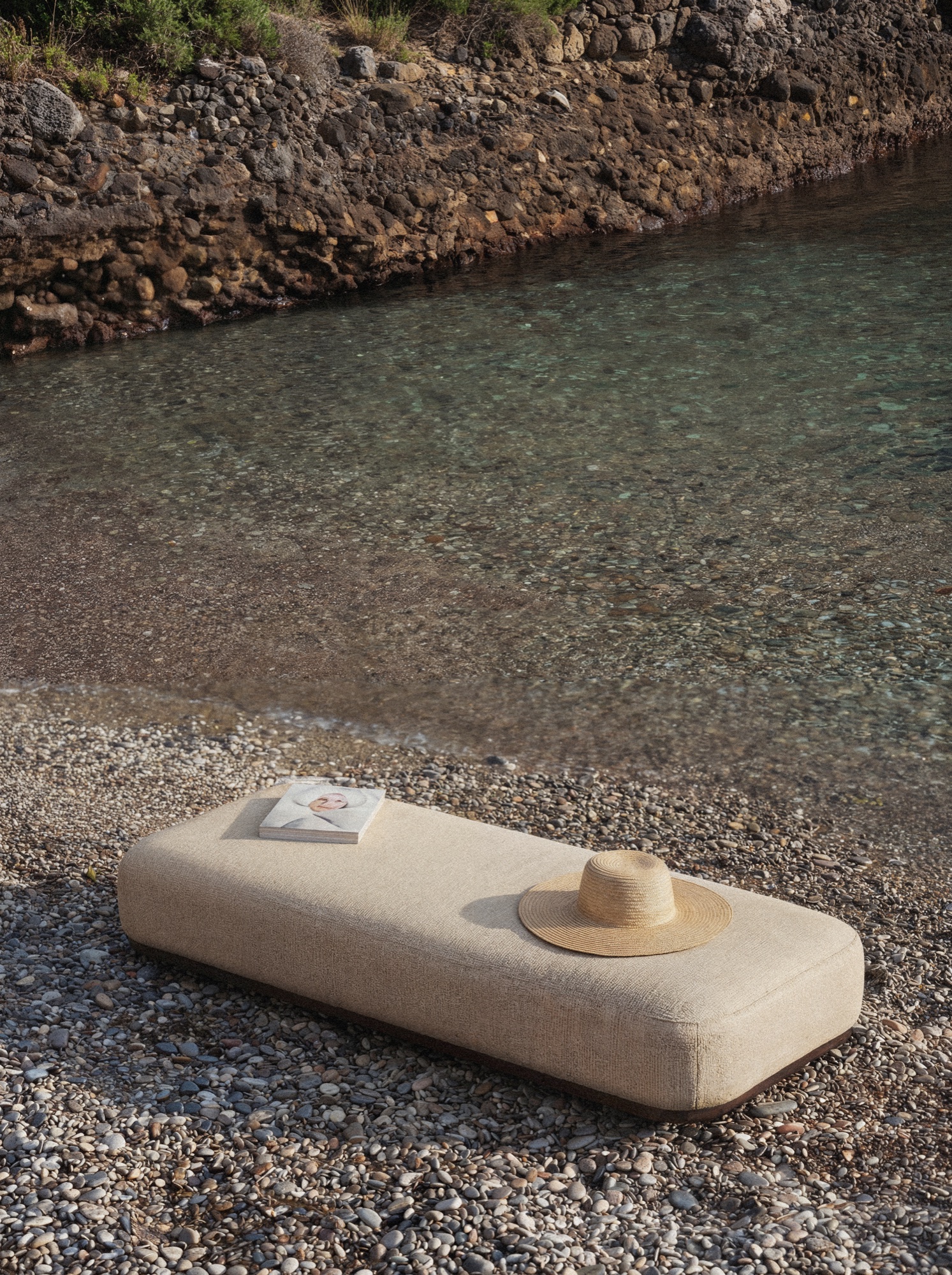 Kawa Bench by the water
